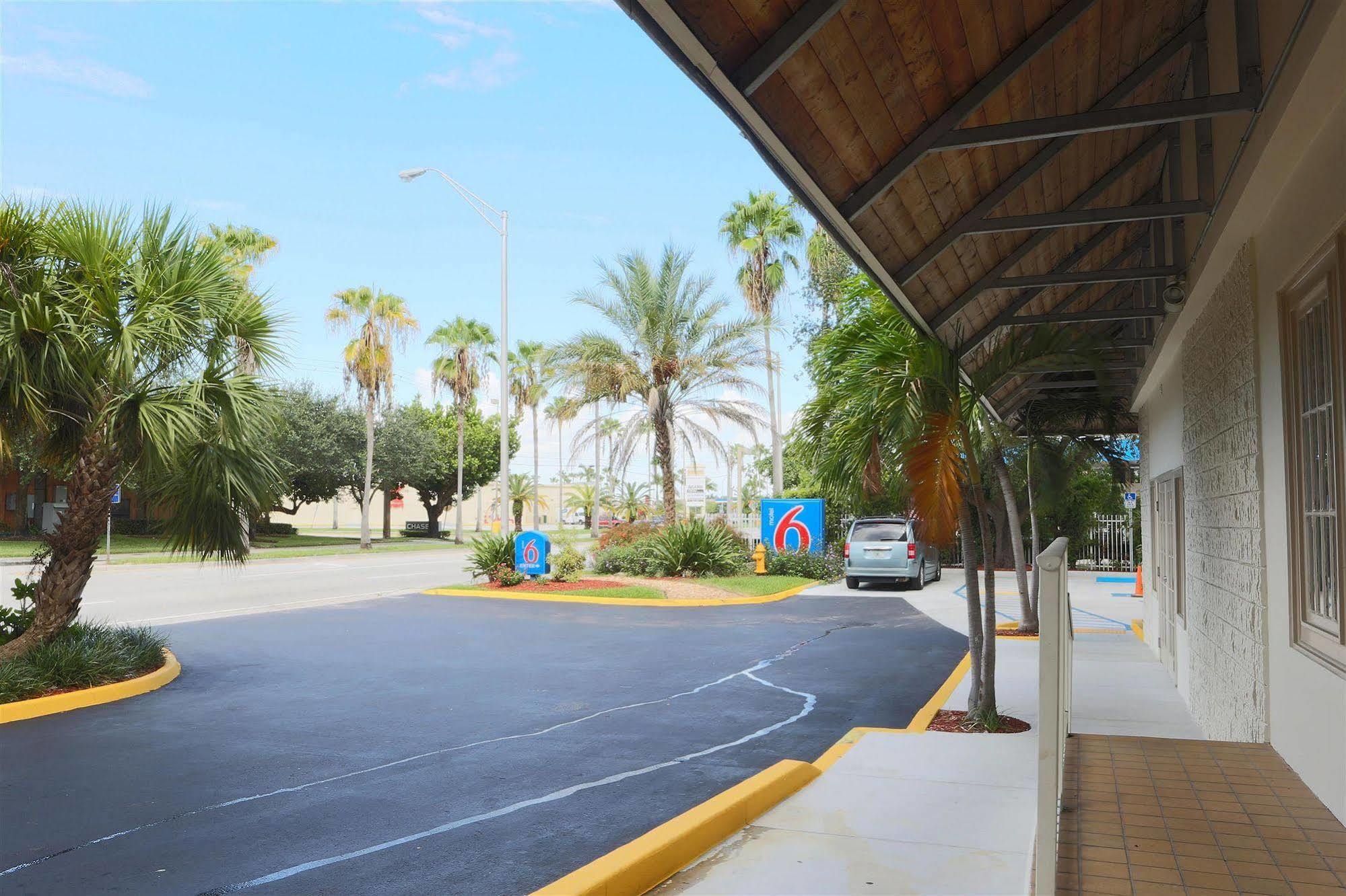 Motel 6-Cutler Bay, Fl Екстер'єр фото